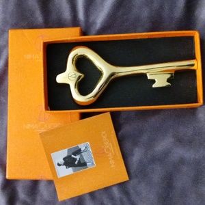 Nima Oberoi Lunares Good Luck Key